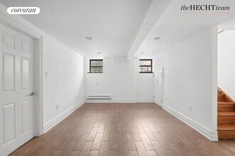323 Lincoln Pl in Brooklyn, NY - Foto de edificio - Building Photo