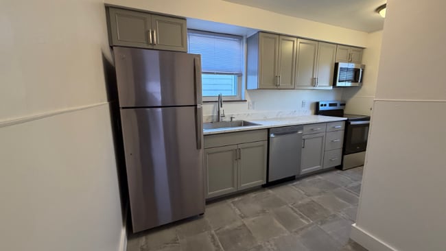 6439 Elbrook Ave in Cincinnati, OH - Foto de edificio - Building Photo