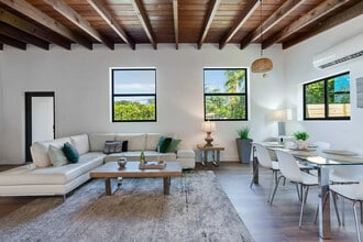 11534 NE 13th Ave in Miami, FL - Foto de edificio - Building Photo