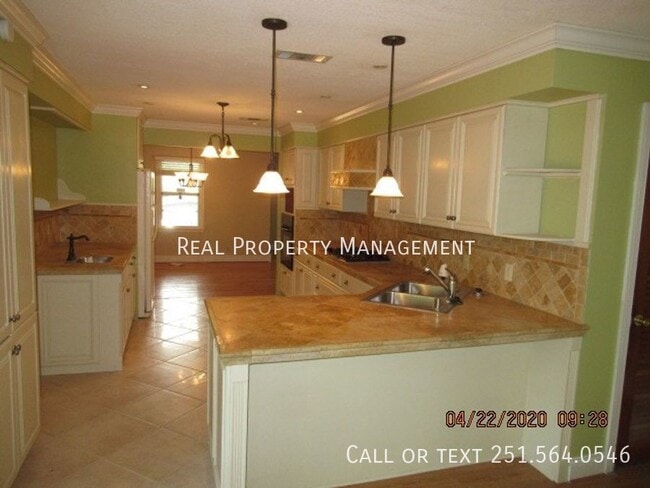 1063 Midmoor Dr in Mobile, AL - Building Photo - Building Photo