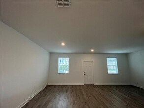 3073 Ella Wy in St. Cloud, FL - Foto de edificio - Building Photo