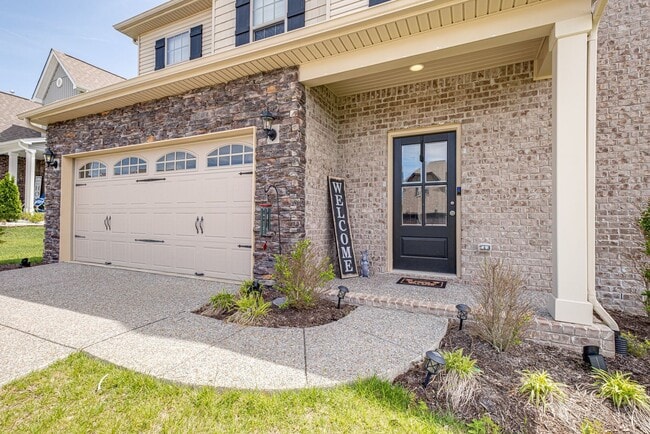 1025 Ellington Dr in Gallatin, TN - Foto de edificio - Building Photo