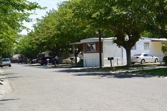 Fairview Mobile Home Park in Coalinga, CA - Building Photo - Building Photo