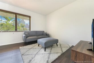 345 Michigan Ave in Miami Beach, FL - Foto de edificio - Building Photo