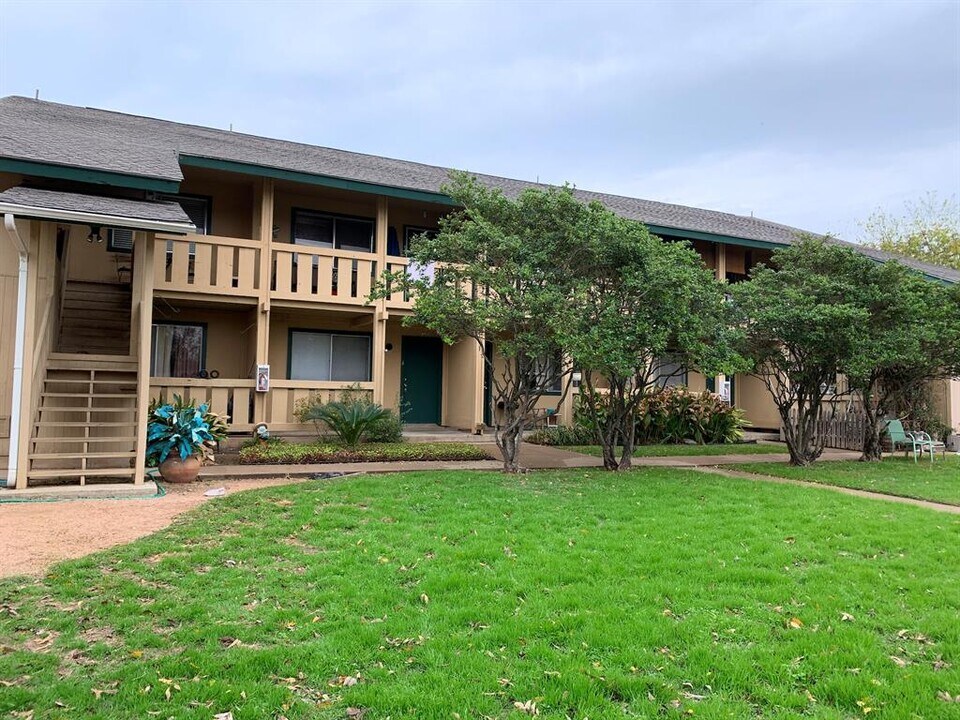 10810 Newmont Rd in Austin, TX - Building Photo