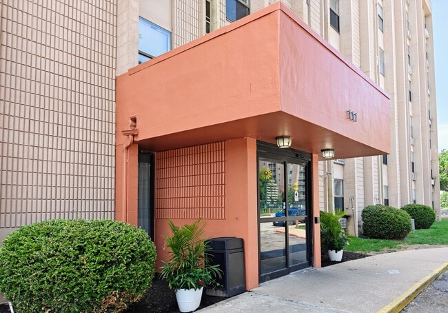 Riverview Apartments in Leavenworth, KS - Foto de edificio - Building Photo