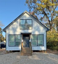 91 Willow Oak Ln in Pointblank, TX - Building Photo