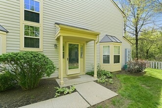 5 Whistler Dr in Freehold, NJ - Building Photo - Building Photo