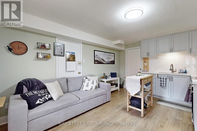 40 Henricks Rd in Markham, ON - Building Photo - Building Photo