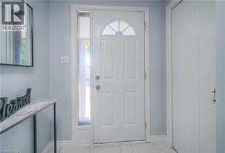 38 Poplar Dr in Cambridge, ON - Building Photo - Building Photo