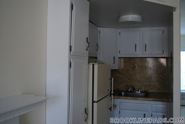 1223 Beacon St in Brookline, MA - Building Photo - Building Photo