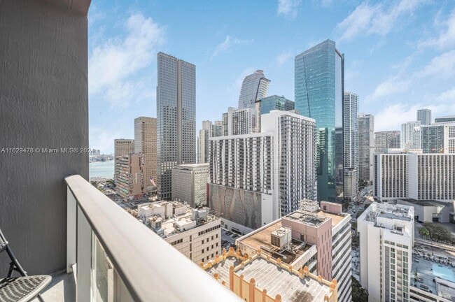 151 SE 1st St, Unit 2409 in Miami, FL - Foto de edificio - Building Photo