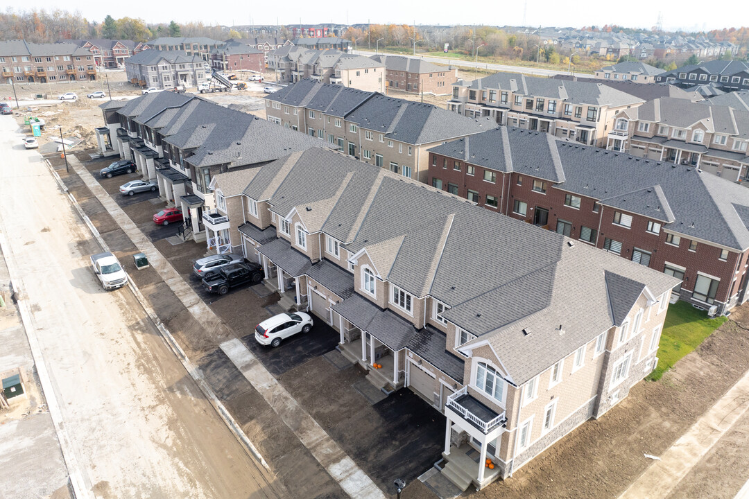 Cormorant Path in Pickering, ON - Building Photo