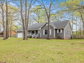 1147 Lakeview Ave in Richlands, NC - Building Photo - Building Photo