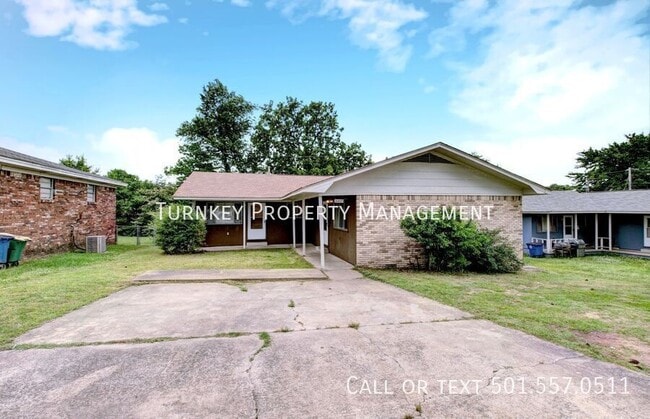 property at 4407 Lynn Ln