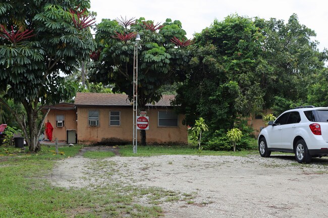 4308 Forest Ln in Lake Worth, FL - Building Photo - Building Photo