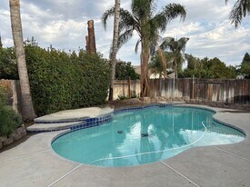 6409 Easter Lily Ct in Bakersfield, CA - Building Photo