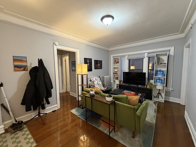 6948 N Ashland Ave, Unit 2E in Chicago, IL - Building Photo - Building Photo