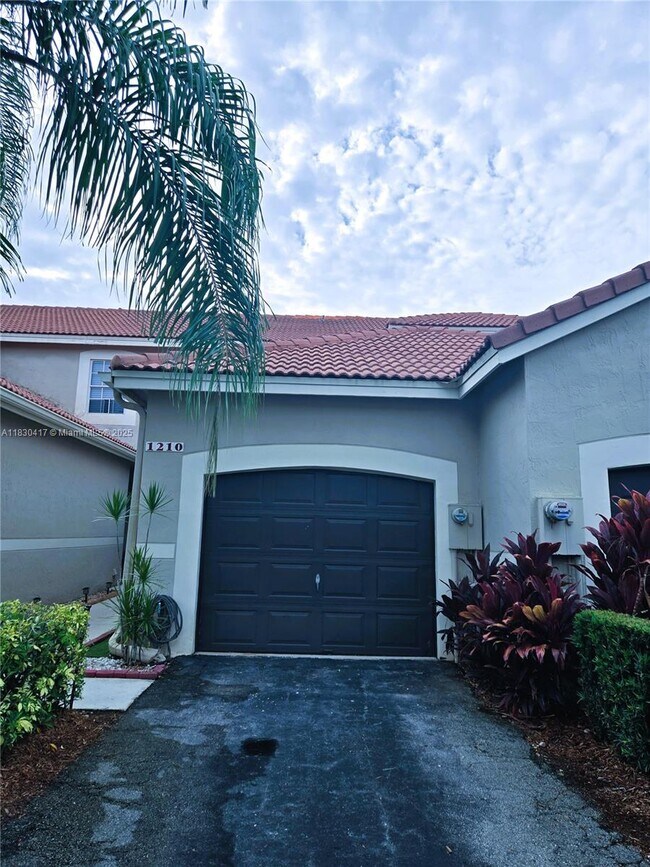 1210 Sorrento Dr in Weston, FL - Building Photo - Building Photo