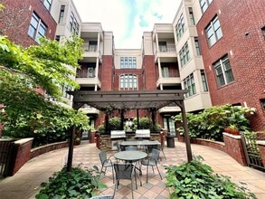 2810 Selwyn Ave in Charlotte, NC - Building Photo - Building Photo