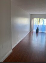 400 Kings Point Dr in Sunny Isles Beach, FL - Building Photo