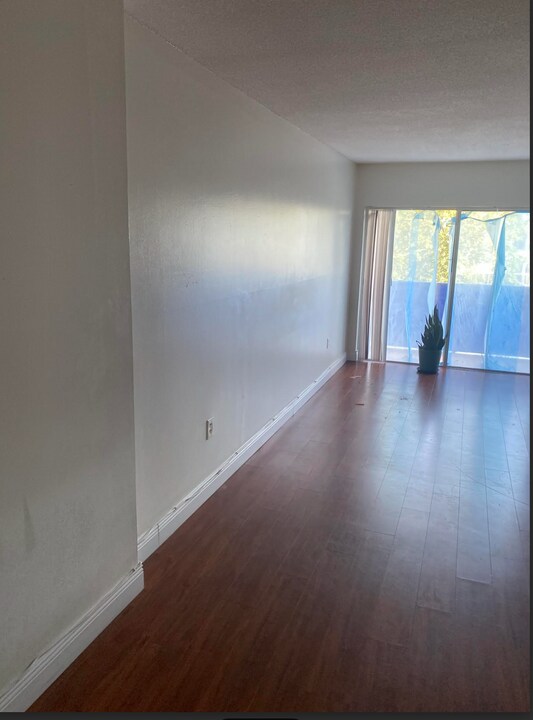 400 Kings Point Dr in Sunny Isles Beach, FL - Building Photo