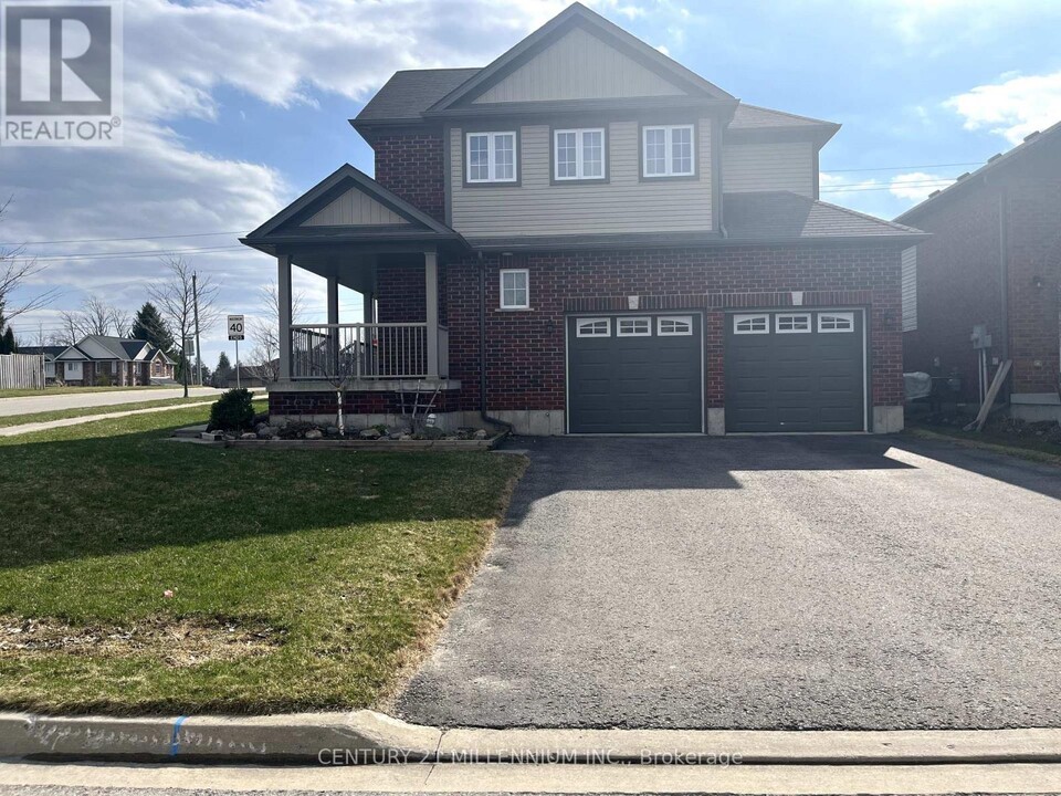 1 England Ave in Orangeville, ON - Building Photo