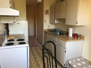 2016 Fullerton Av in North Vancouver, BC - Building Photo - Building Photo