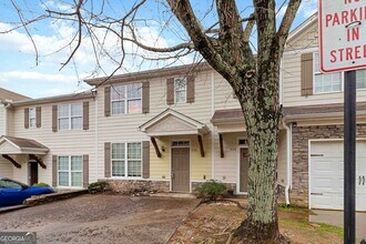 4138 High Park Ln in East Point, GA - Foto de edificio - Building Photo