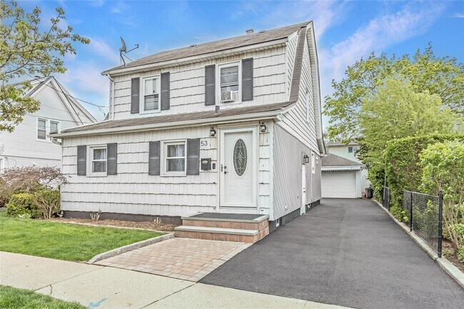 53 Washington Ave-Unit -1FL in Mineola, NY - Building Photo - Building Photo