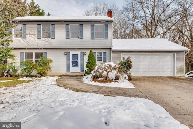 property at 517 Stockbridge Ct