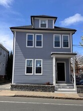 19 Dane St, Unit 1 in Somerville, MA - Foto de edificio - Building Photo