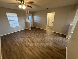 1116 N Nolan River Rd in Cleburne, TX - Building Photo