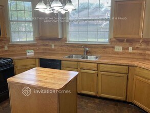 4402 Laredo Dr in Grand Prairie, TX - Foto de edificio - Building Photo