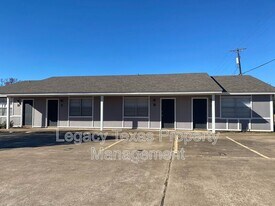 1419 W Kilpatrick St in Cleburne, TX - Building Photo