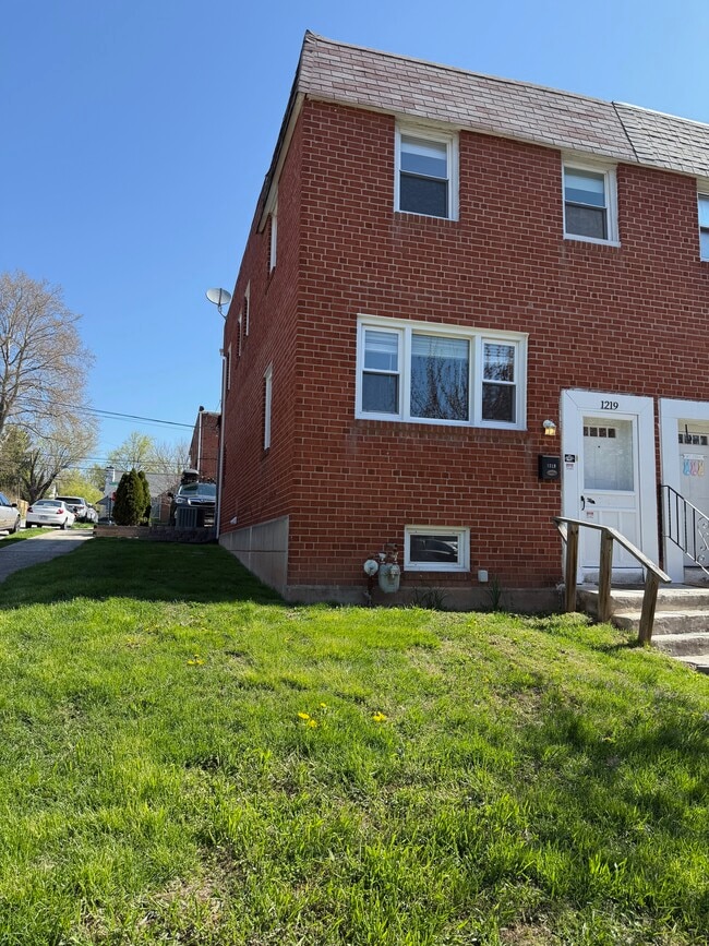 1219 Tyler St in Norristown, PA - Building Photo - Building Photo