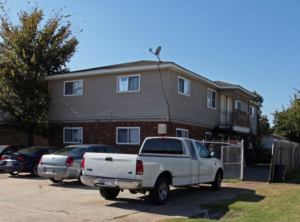 300 N Elm in Metairie, LA - Foto de edificio