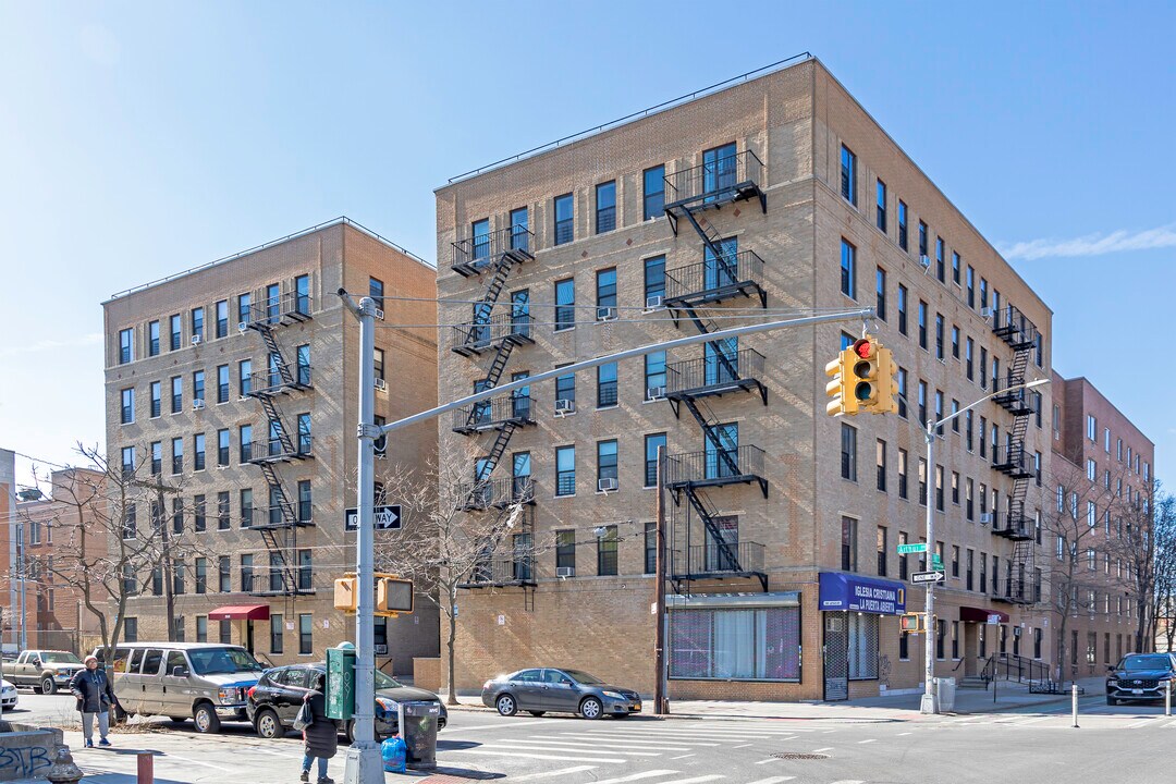 2089 Arthur Ave in Bronx, NY - Building Photo
