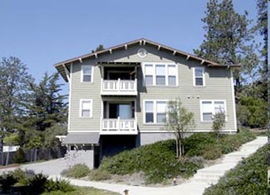 Acorn Court Apartments in Scotts Valley, CA - Foto de edificio - Building Photo