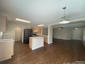 6003 Limestone Mill Dr in San Antonio, TX - Building Photo - Building Photo