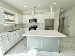 2405 E San Andrea St in Edinburg, TX - Building Photo - Building Photo