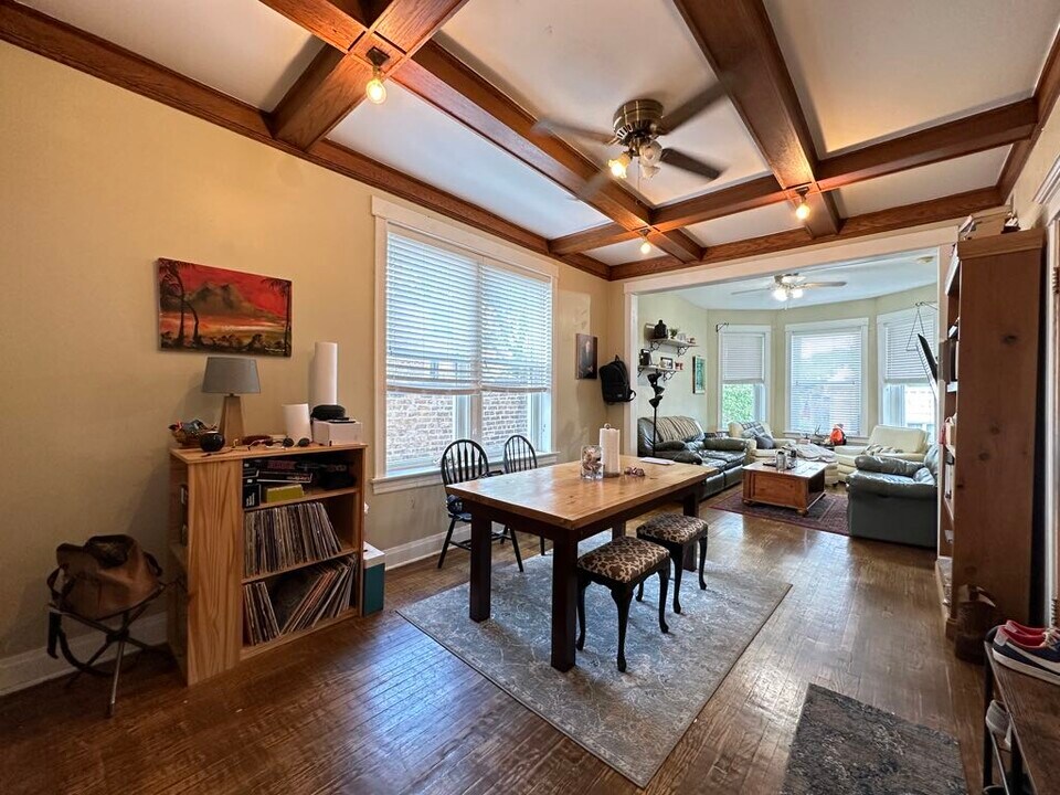 2623 W Crystal St, Unit G07C in Chicago, IL - Foto de edificio