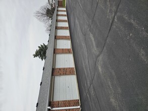 1333 Cunat Ct in Lake In The Hills, IL - Foto de edificio - Building Photo