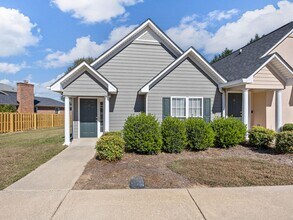 12 Whitfield Way in Greer, SC - Foto de edificio - Building Photo