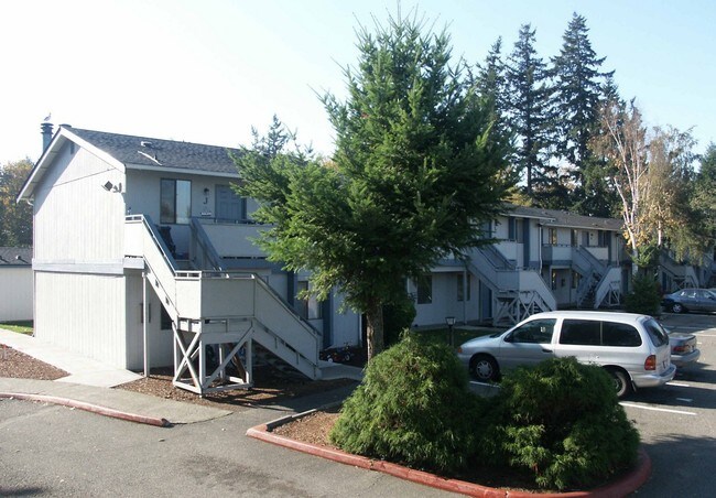 Benson East Apartments in Kent, WA - Building Photo - Building Photo