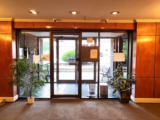 4600 N Cumberland Ave in Chicago, IL - Building Photo - Building Photo