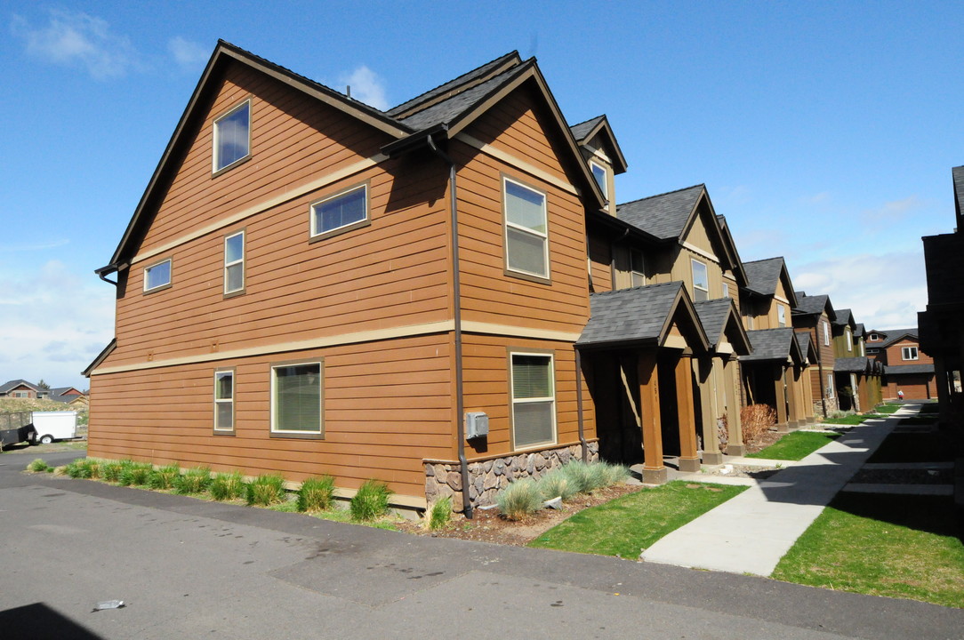 Fairhaven Townhomes in Redmond, OR - Building Photo