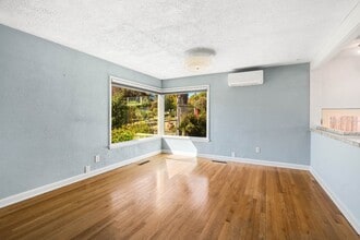 4032 37th Ave SW in Seattle, WA - Building Photo - Building Photo