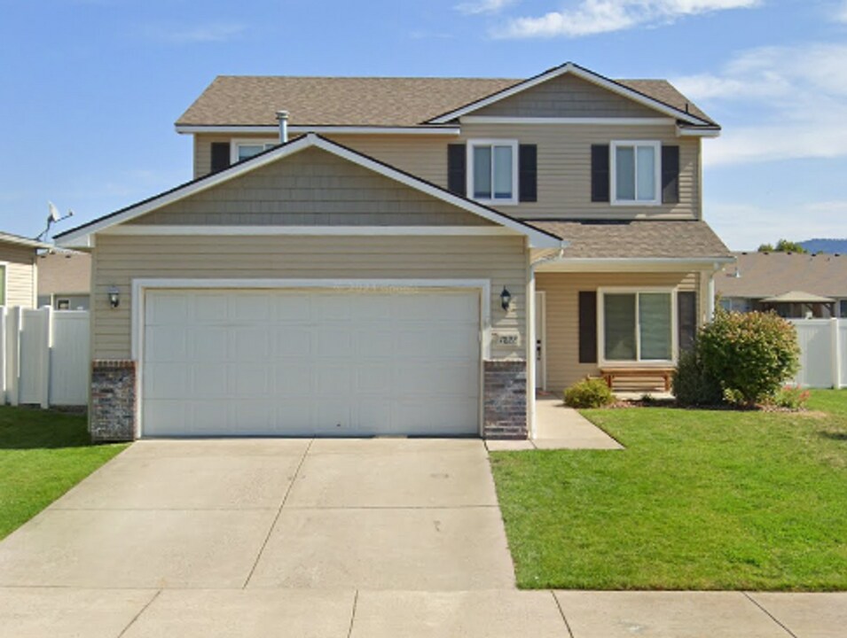 7822 Banning Ln in Coeur d'Alene, ID - Building Photo