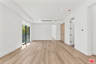5839 Kester Ave in Los Angeles, CA - Building Photo - Building Photo